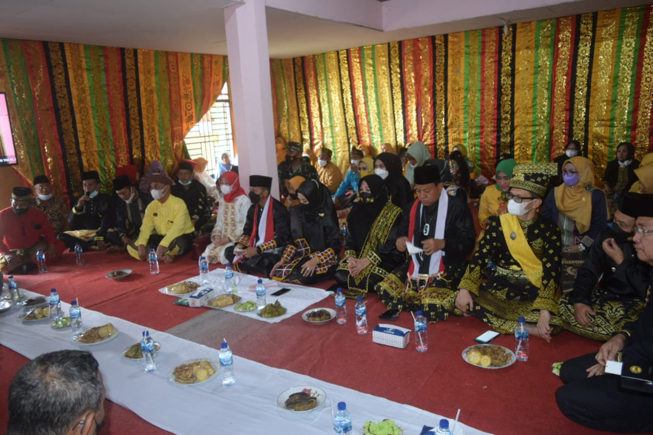 Danrem 031 Wira Bima Terima Gelar Adat Panglimo Kayo Dari Suku Nan Limo Kenegarian Taluk Kuantan