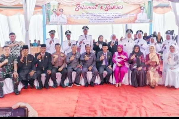 Bupati Rohil Lantik Sejumlah Pjs Penghulu di Balai Jaya