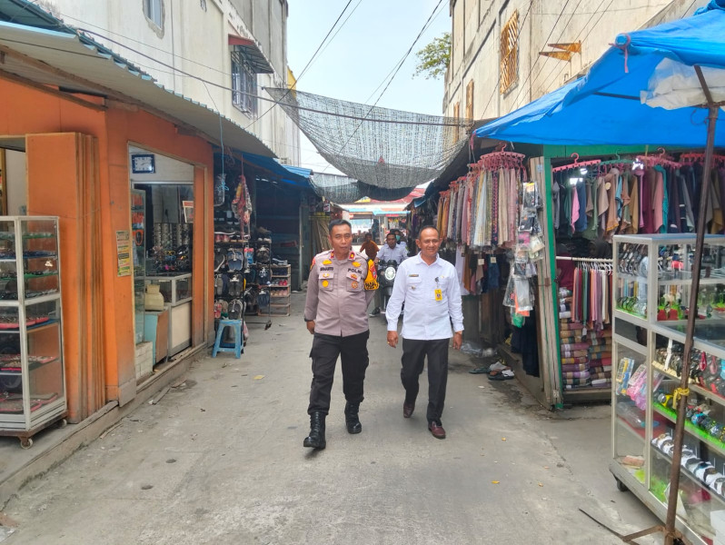 Didampingi Camat, Kapolsek Kateman Rutin Kunjungi Masyarakat Pasar Sungai Guntung untuk Wujudkan Pilkada Damai 2024