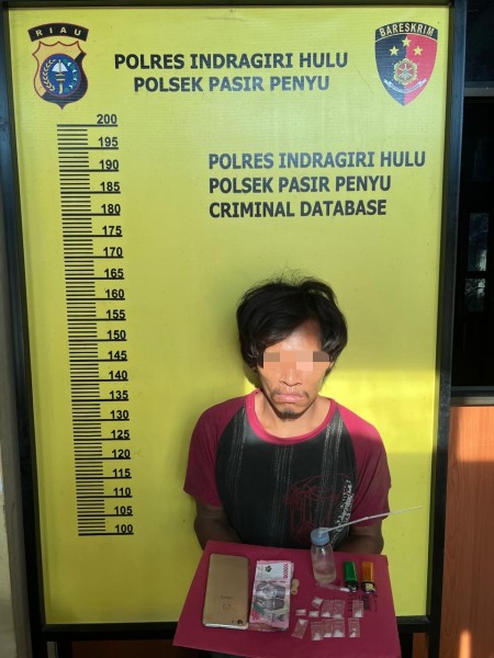 Polsek Pasir Penyu Kembali Grebek Rumah di Kelurahan Sekar Mawar, Hasilnya 11 Paket Narkoba Disita