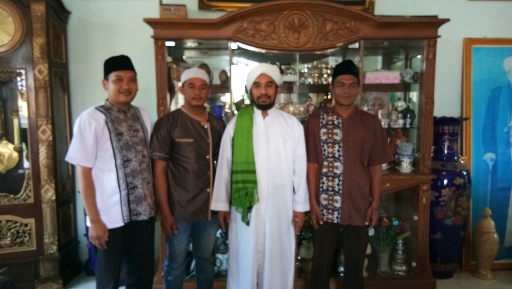 Pimpinan Ponpes Nurul Musthofa Palembang Al Habib Muhsin Diskusi Dengan Pemuda