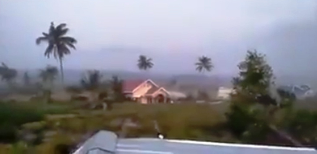 MENGERIKAN! Video Amatir Terbaru, Satu Kampung Bergeser sebelum Hanyut Digulung Tsunami Palu