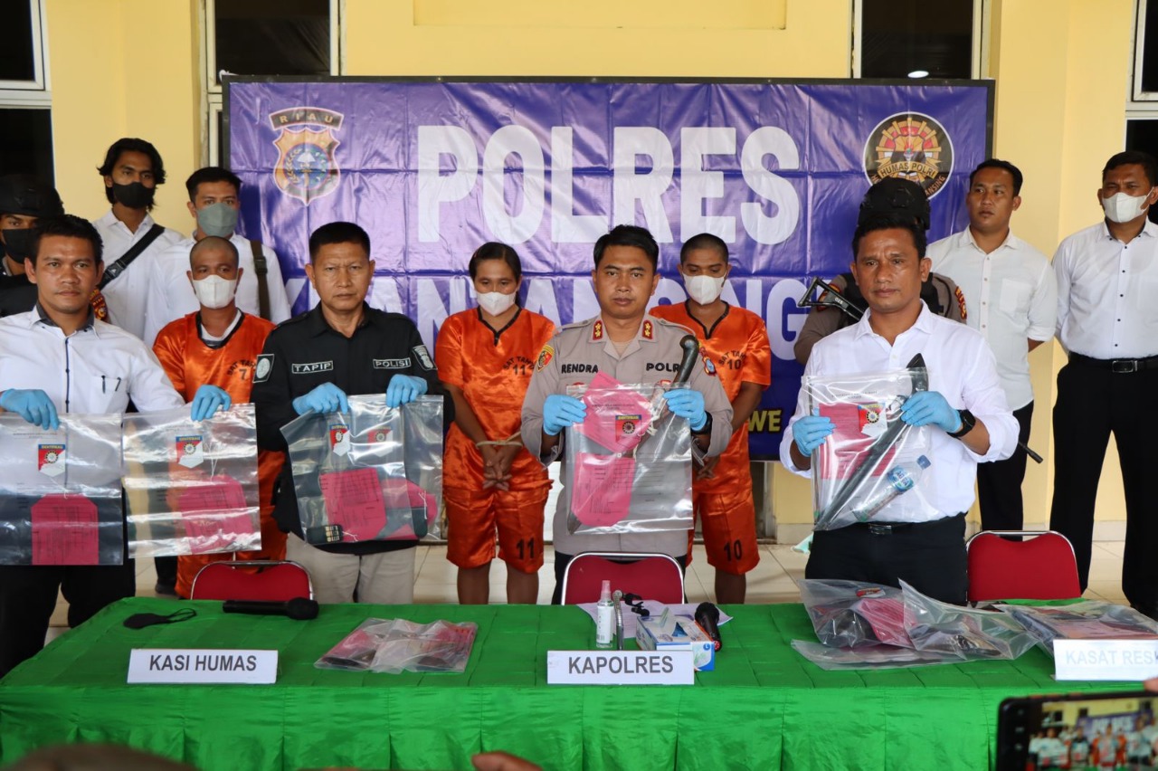 Polres Kuansing Gelar Press Conference Ungkap Kasus Senpi Rakitan dan Pembunuhan Berencana