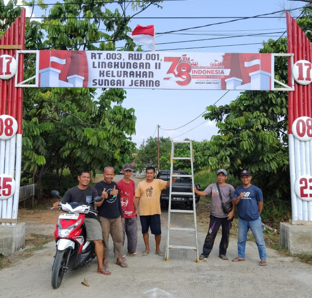Meriahkan HUT RI ke 78 Warga Sungai Jering , Goro Bangun Gapura