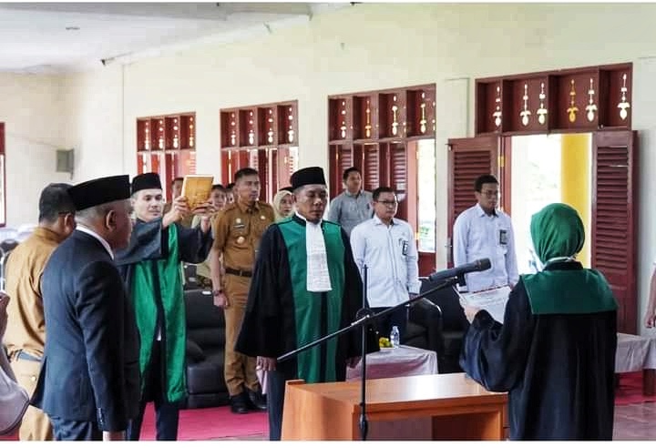 Resmi Dilantik, Pjs Bupati Kuansing Hadiri Pengambilan Sumpah  Jabatan Wakil Ketua PA  Teluk Kuantan