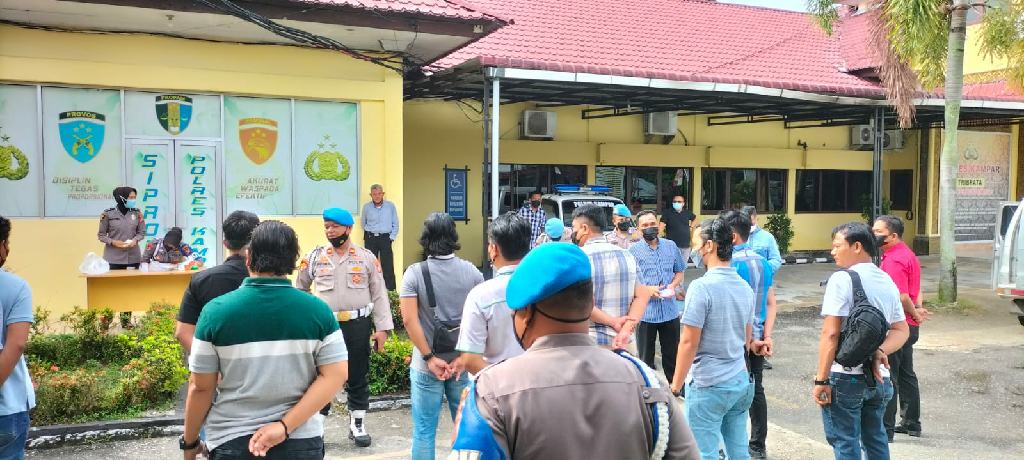 Personil Sat Narkoba Polres Kampar Jalani Tes Urine, Hasilnya Semua Negatif