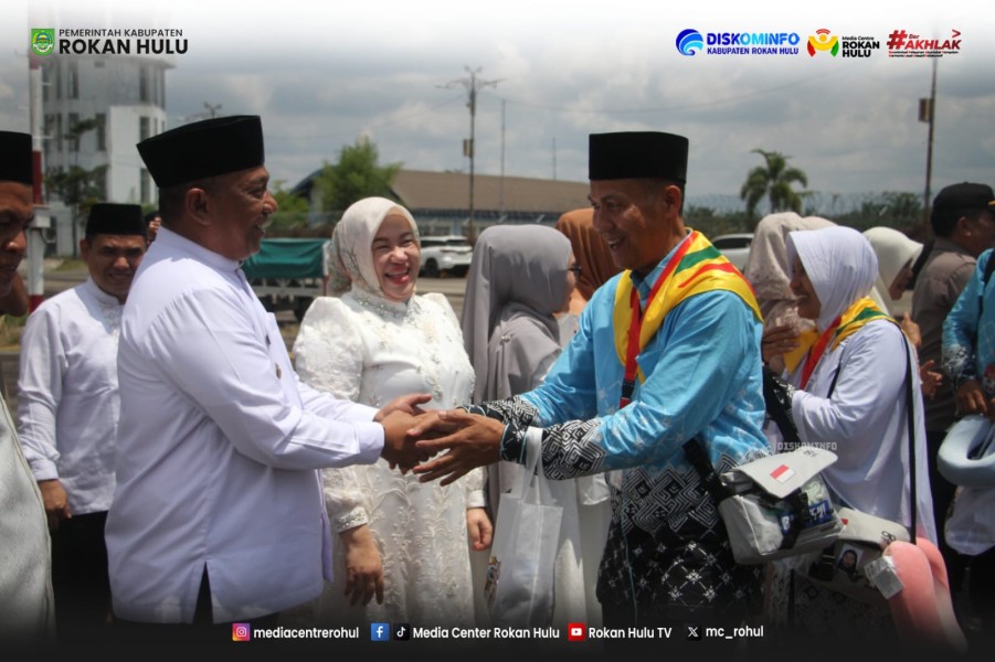 Bupati Anton Lepas Keberangkatan JCH Melalui Bandara Tuanku Tambusai Tahun 2026