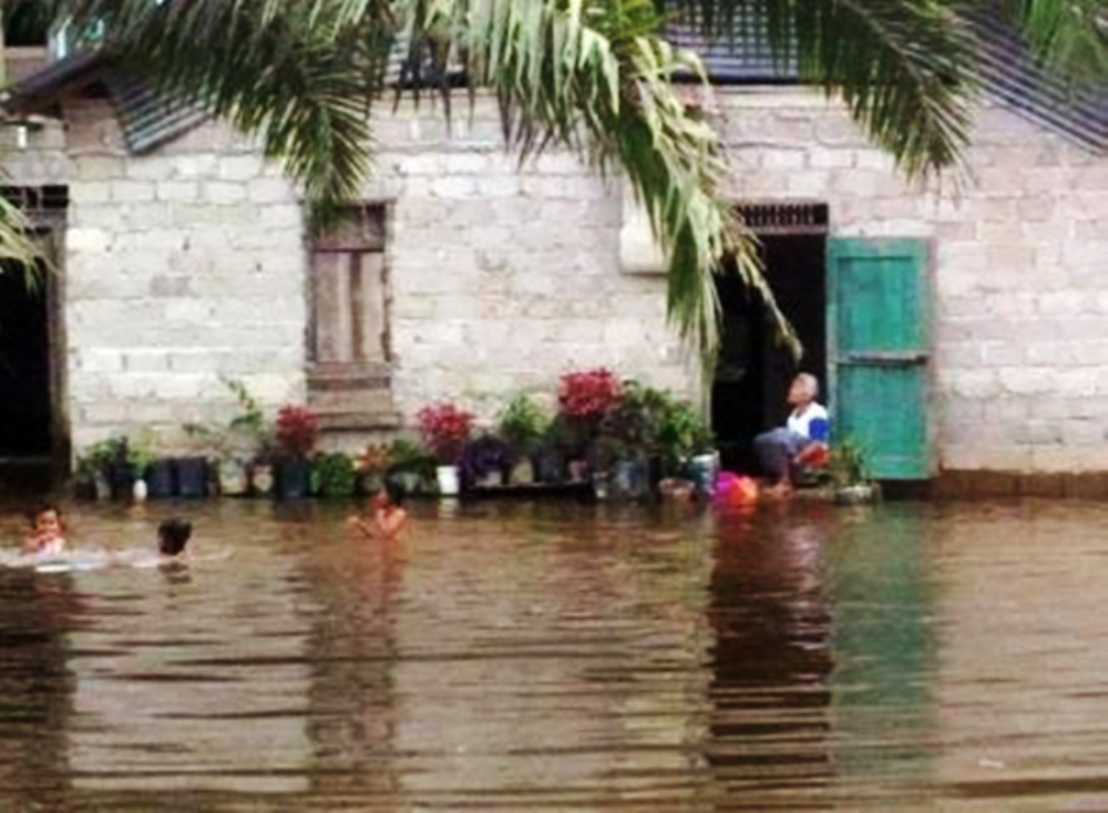 Pemprov Riau Bantu Korban Banjir Indragiri Hulu