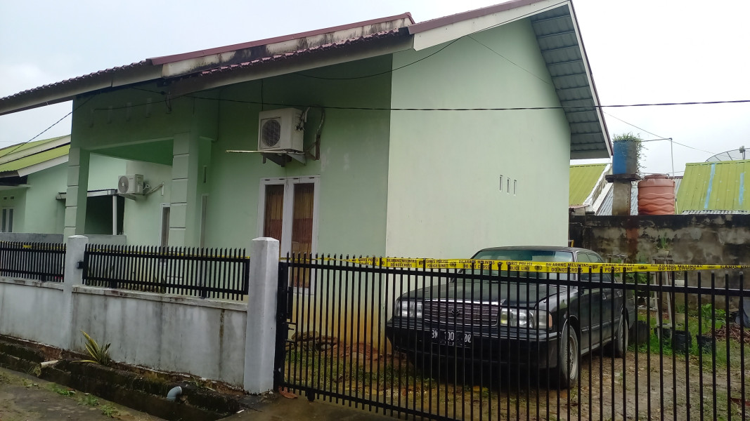 Guru Bersimbah Darah  Rumahnya Sinambek Lingkungan III Sungai Jering 