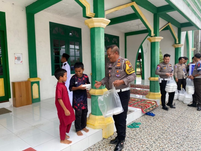 IPTU Erwan Tony Satlantas Natuna yang Peduli dan Berbagi