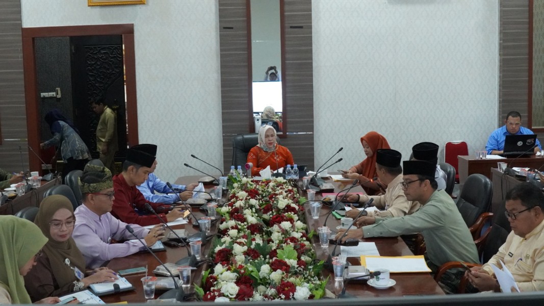 Ketua TP PKK Rokan Hulu Serahkan SK Pengurus dan Gelar Raker Penyusunan Program 2026