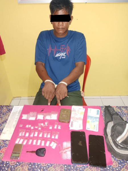 Tersangka Pengedar Sabu, Tak Berkutik Saat Ditangkap Personil Polsek Logas Tanah Darat